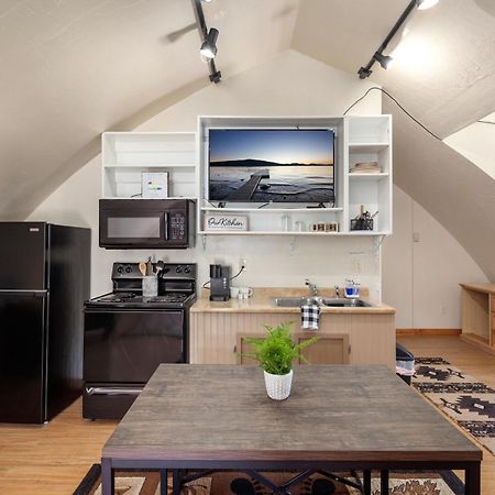 Sky Eco - Glacier General Store And Cabins Coram Luaran gambar