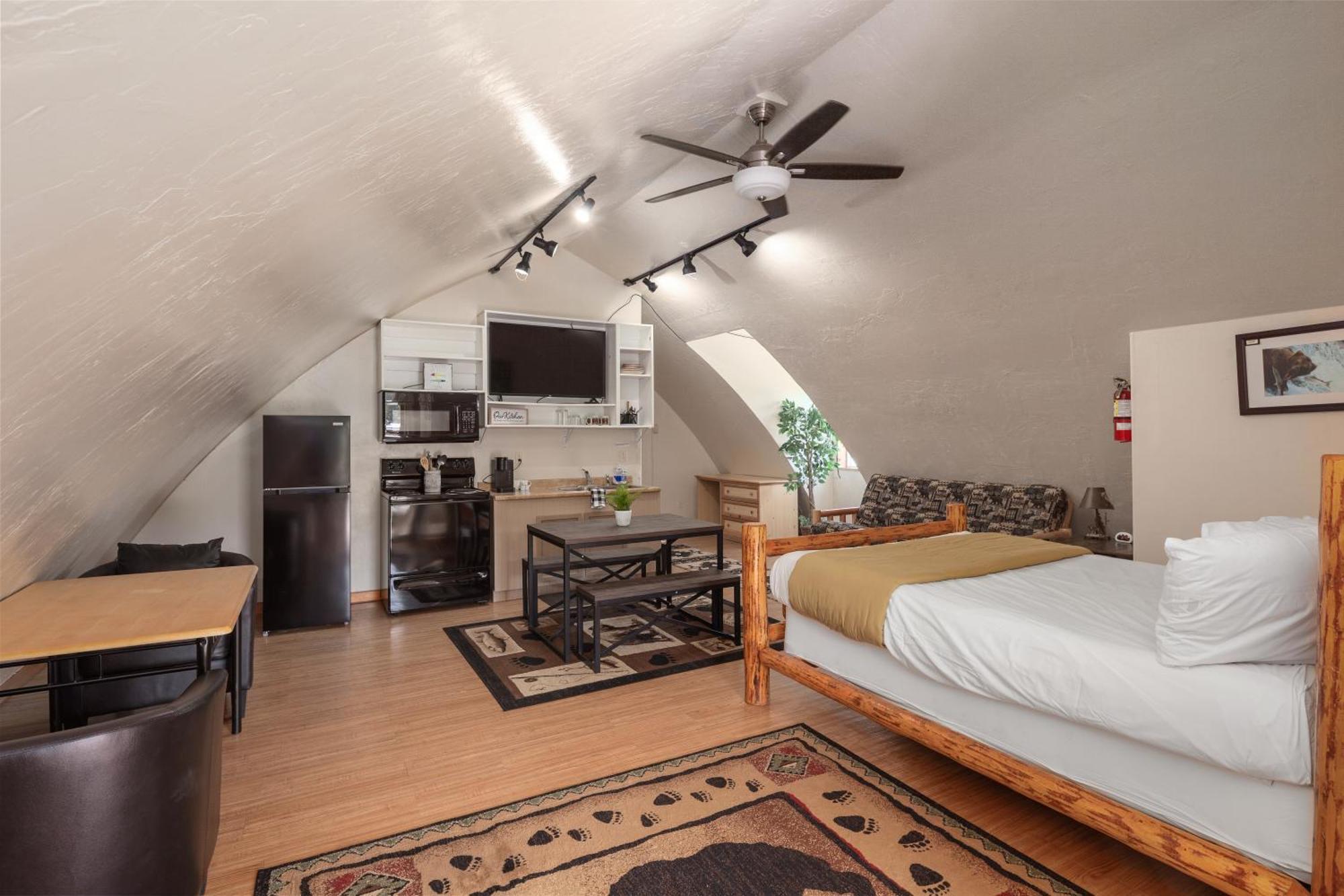 Sky Eco - Glacier General Store And Cabins Coram Luaran gambar