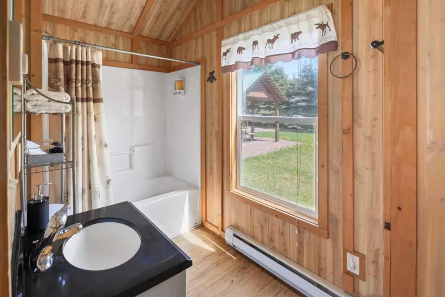 Sky Eco - Glacier General Store And Cabins Coram Luaran gambar