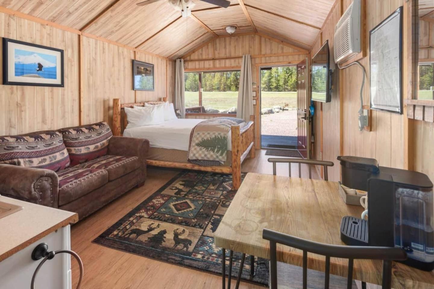 Sky Eco - Glacier General Store And Cabins Coram Luaran gambar